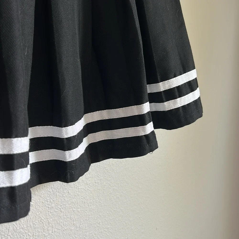Hot Topic Black and White Skater Mini Skirt Size SMALL - Picture 6 of 7